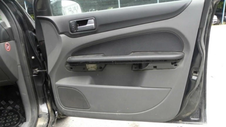 Το απίθανο κόλπο με την πόρτα που δροσίζει το αυτοκίνητο πριν μπεις μέσα -Βασίζεται στη Φυσική (βίντεο)